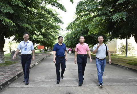 省教育厅张清明处长到jiuzhou（中国）调研